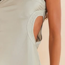 Robe Droite Satinée Vert Sauge à Bretelles Et Découpes Latérales -Pas Cher Robe Tendre Magasin 019db8e146f24f1fc4cf959237cb201b374ffbf6 cnd2347 4