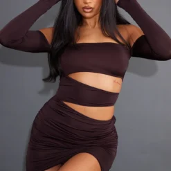 Robe Moulante Chocolat Découpée à épaules Dénudées