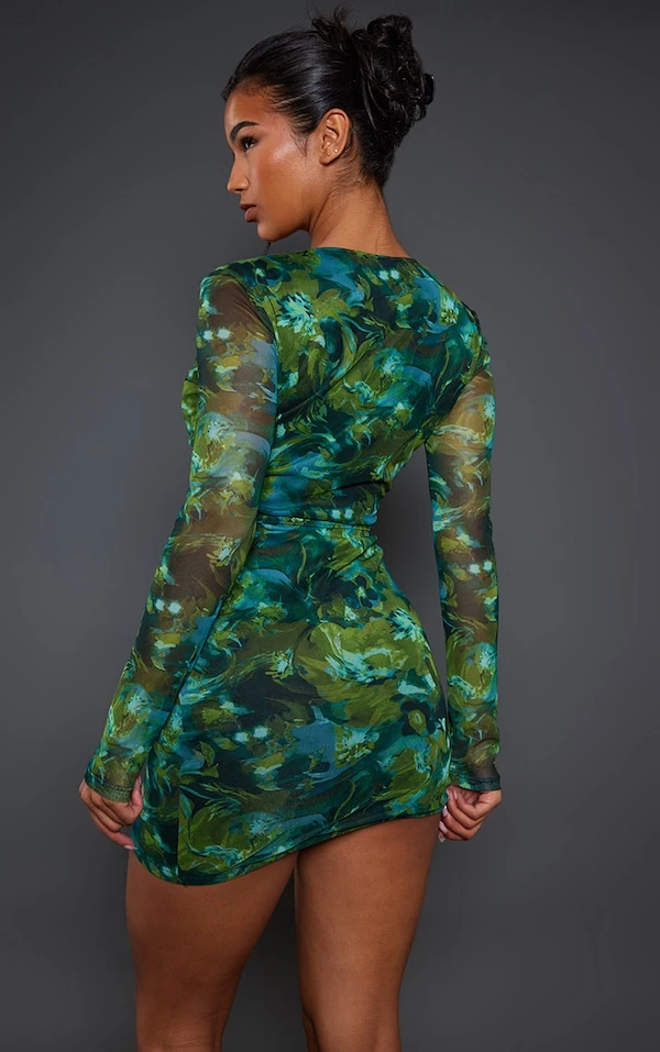 Robe Moulante En Mesh Vert Imprimé Abstrait à Manches Longues Et Découpes 2 Robe Moulante En Mesh Vert Imprimé Abstrait à Manches Longues Et Découpes – Image 2