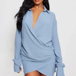 Robe Chemise Tissée Bleu Clair Texturée Très Décolletée à Manchettes évasées