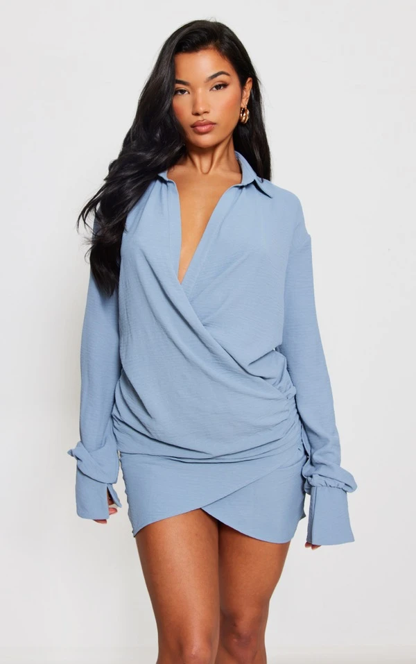Robe Chemise Tissée Bleu Clair Texturée Très Décolletée à Manchettes évasées 1 Robe Chemise Tissée Bleu Clair Texturée Très Décolletée à Manchettes évasées