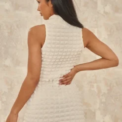 Robe Moulante Sans Manches Blanche Texturée Effet Bulle à Col Montant -Pas Cher Robe Tendre Magasin 165d796b3e2daf99936fa05121db4b9cc9353b0f cnd7728 2