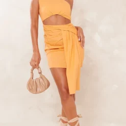 Robe Moulante Drapée Orange Effet Lin Asymétrique à Découpe