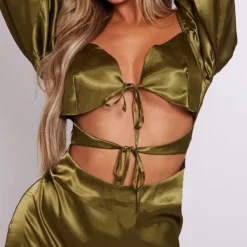Robe Droite Satinée Verte Olive Découpée à Nouer 7 Robe Droite Satinée Verte Olive Découpée à Nouer -Pas Cher Robe Tendre Magasin 1b21a1b6550d25bedc58d2ea1450a7571db334c6 cnd1227 4