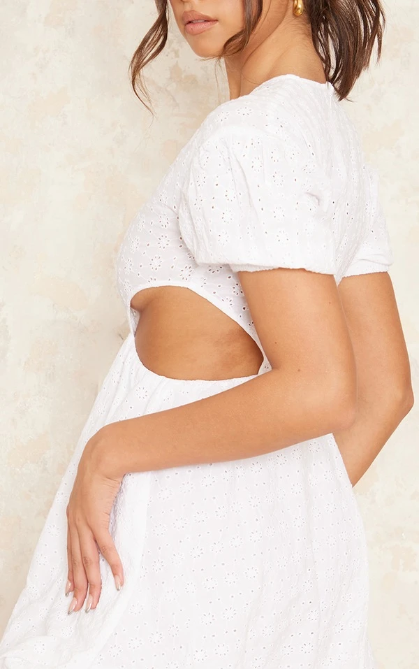 Robe Babydoll En Broderie Blanche à Découpes 4 Robe Babydoll En Broderie Blanche à Découpes – Image 4