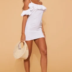 Robe Moulante En Effet Lin Blanc à Bretelles Et Volants à Ourlet élimé