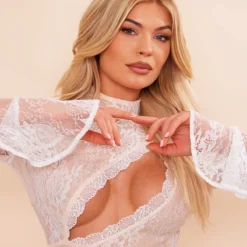 Robe Moulante En Dentelle Transparente Nude Découpée à Manches évasées -Pas Cher Robe Tendre Magasin 20e9be7155a486676f1ef916b69727837669feab cnc7675 4