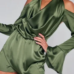 Robe Droite Satinée Kaki à Col Bénitier Et épaules Dénudées -Pas Cher Robe Tendre Magasin 2766b6e5b4f25c256670525278cb8126b2f271e9 cnc5947 4