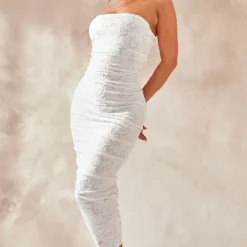 Robe Bustier Longue Texturée Fleurie Blanche Froncée Sur Le Côté