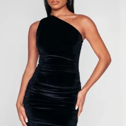 Robe Asymétrique Moulante Noire En Velours Froncé