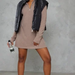 Robe Pull Oversize Côtelée Café Au Lait à Col Haut Et Demi-zip -Pas Cher Robe Tendre Magasin 2d98b6cd12f780ec91ca192f6601b8a8ab2ac6fc cna3032 3