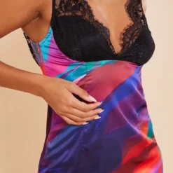 Robe Moulante Satinée Imprimée Multicolore à Bonnets Contrastants En Dentelle 8 Robe Moulante Satinée Imprimée Multicolore à Bonnets Contrastants En Dentelle -Pas Cher Robe Tendre Magasin 2fef828f717963995b6227b4444dc753b43e0185 cnd5879 4