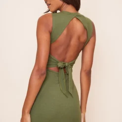 Robe Moulante Finement Côtelée Kaki à Découpes Et Nouée Dans Le Dos