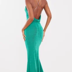 Robe Longue Moulante En Acétate Verte à Dos Bénitier Et Bretelles à Strass