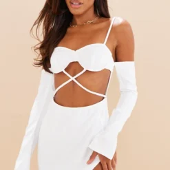 Robe Moulante Tissée Blanche à Taille Croisée Et Bonnets Armatures