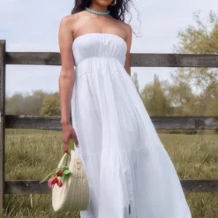 Robe Bustier Longue Blanche Fluide Découpée Dans Le Dos