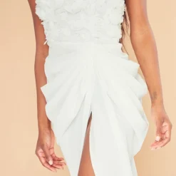 Robe Mi-longue Drapée Blanche à Détail Roses 8 Robe Mi-longue Drapée Blanche à Détail Roses -Pas Cher Robe Tendre Magasin 422975e8418911350bbfab0b6f02d557be74cf1e cnd2021 4