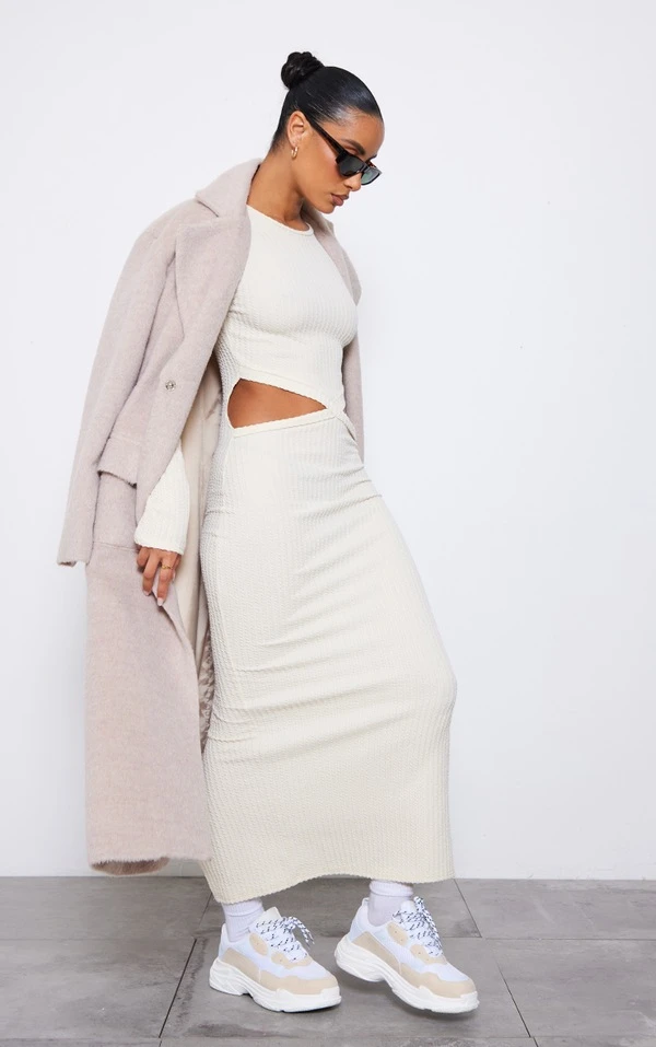 Robe Longue Côtelée Texturée Crème à Découpes Croisées 3 Robe Longue Côtelée Texturée Crème à Découpes Croisées – Image 3