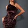 Robe Asymétrique Moulante Chocolat En Velours Froncé