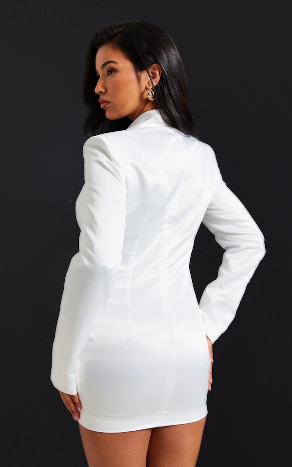Robe Blazer Satinée Blanche Décolletée à Jupe Portefeuille 2 Robe Blazer Satinée Blanche Décolletée à Jupe Portefeuille – Image 2