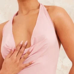 Robe Très Moulante Rose Pâle à Ourlet Légèrement Volanté Et Dos Nu -Pas Cher Robe Tendre Magasin 4da6ca3e96469c2b4be06d169d79ff2ff85e8159 cnd7735 4