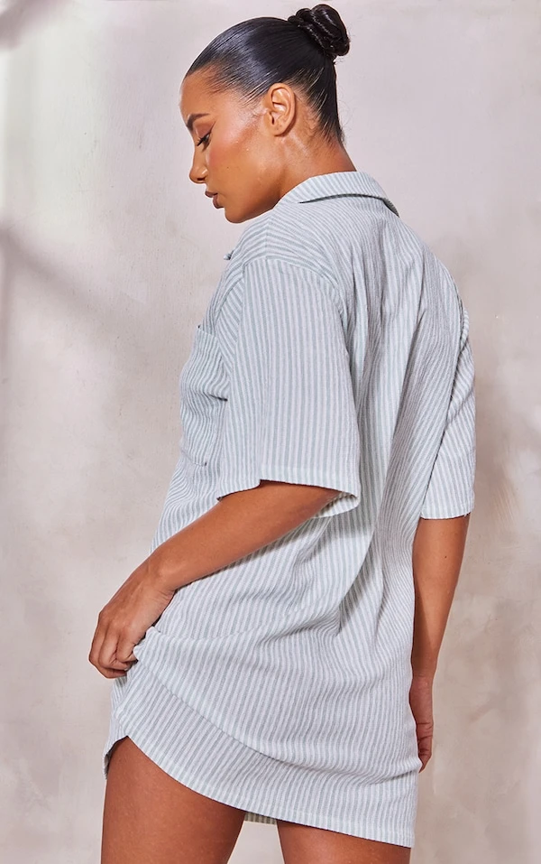Robe Chemise Texturée Rayée Vert Sauge à Manches Courtes Et Poche 2 Robe Chemise Texturée Rayée Vert Sauge à Manches Courtes Et Poche – Image 2