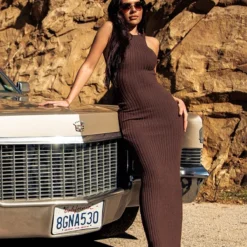 Robe Longue En Maille Tricot Marron Chocolat à Dos Nageur échancré