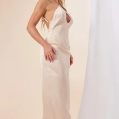 Robe Longue Satinée Nude à Bretelles Croisées Et Découpes -Pas Cher Robe Tendre Magasin 50a5a2f42f04c3dd77f85571d84d752b10b8406b cnd7573 3