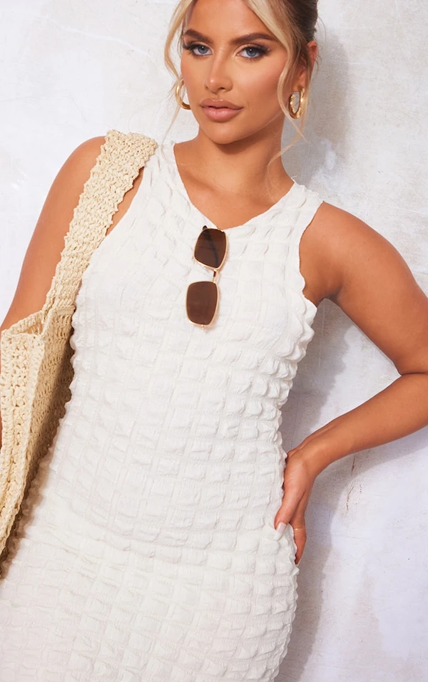 Robe Moulante Texturée Blanche Sans Manches à Dos Nageur 4 Robe Moulante Texturée Blanche Sans Manches à Dos Nageur – Image 4