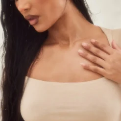 Robe Moulante En Suédine Crème à Col Carré Et Mancherons -Pas Cher Robe Tendre Magasin 582f89134eb71ca38b8911ce02f566a57f8731c4 cnd1325 4