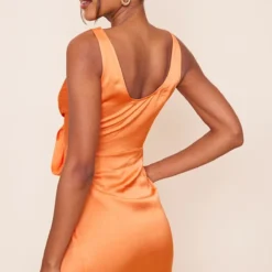 Robe Moulante Satinée Orange Drapée Très Décolletée à Taille Nouée -Pas Cher Robe Tendre Magasin 58644bf3d69a3048da42b524f475711cacd15539 cnd5944 2