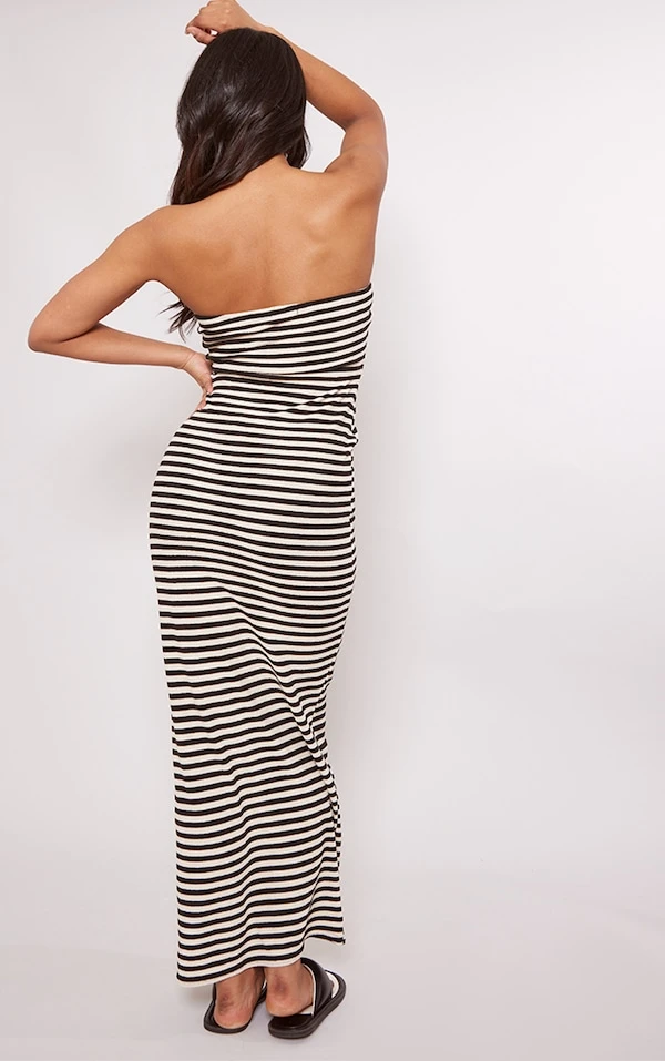 Robe Longue En éponge à Rayures Noires Et Blanches 2 Robe Longue En éponge à Rayures Noires Et Blanches – Image 2