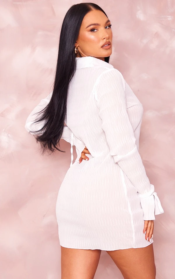 Robe Chemise En Mousseline De Soie Blanche Texturée Transparente à Manchettes évasées 2 Robe Chemise En Mousseline De Soie Blanche Texturée Transparente à Manchettes évasées – Image 2