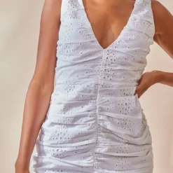 Robe Moulante Froncée Blanche Brodée à Décolleté Et Ourlet Volanté -Pas Cher Robe Tendre Magasin 5f1fa80891a4d765c35053852326adb71ec9ccb0 cnd5481 4