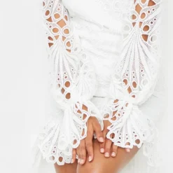 Robe Moulante Volantée Blanche à Col Haut Et Manches Longues En Dentelle -Pas Cher Robe Tendre Magasin 6028509636e1e490469a9be4e4dcba872c272eb4 cmn2682 4