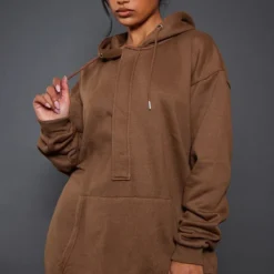 Robe Sweat Espresso à Capuche Et Poche Oversize Devant -Pas Cher Robe Tendre Magasin 65c1da3d1c361ebd386a24b0ca585ece501c065d cnb9651 3