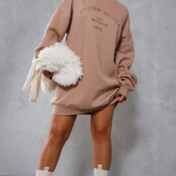 Zero Robe Pull Oversize Café Au Lait à Slogan United States Et Col Montant 7 Zero Robe Pull Oversize Café Au Lait à Slogan United States Et Col Montant -Pas Cher Robe Tendre Magasin 665ff5fecb69fbf631678c37d5ed27e8d72f41c8 cnb3568 3