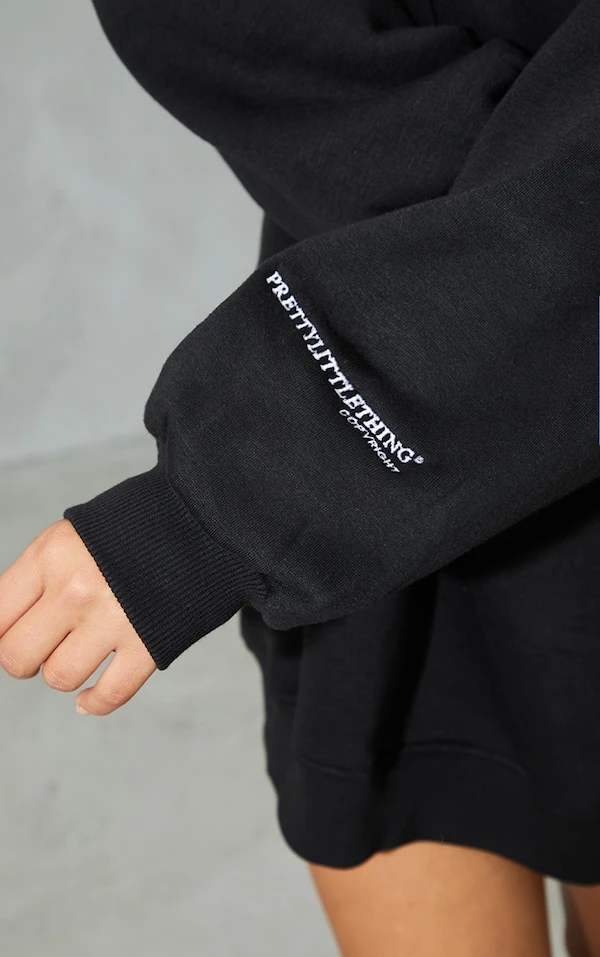PRETTYLITTLETHING Robe En Sweat Noir Oversize à Manches Raglan 4 PRETTYLITTLETHING Robe En Sweat Noir Oversize à Manches Raglan – Image 4