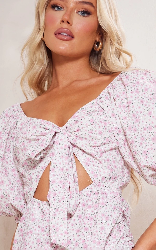 Robe Moulante Rose Fleurie Nouée Devant à Manches Bouffantes 4 Robe Moulante Rose Fleurie Nouée Devant à Manches Bouffantes – Image 4