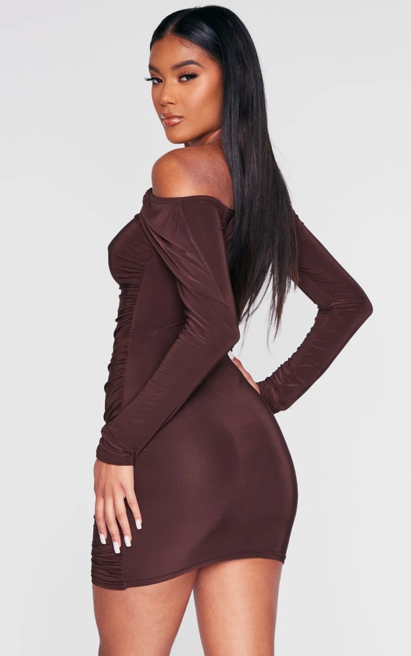 Robe Asymétrique Moulante Chocolat à Fronces 2 Robe Asymétrique Moulante Chocolat à Fronces – Image 2