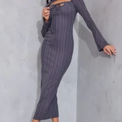 Robe Longue Côtelée Gris Anthracite Découpée à Nouer Dans Le Cou