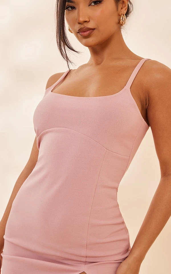 Robe Moulante Fendue Côtelée Texturée Rose Foncé à Bretelles 4 Robe Moulante Fendue Côtelée Texturée Rose Foncé à Bretelles – Image 4