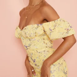 Robe Moulante Froncée En Mousseline De Soie Jaune Fleurie à Col Bardot Et Manches Bouffantes 8 Robe Moulante Froncée En Mousseline De Soie Jaune Fleurie à Col Bardot Et Manches Bouffantes -Pas Cher Robe Tendre Magasin 82aee61e5faeb8cf0310a383871602eb733f4686 cmy8573 5