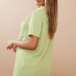 Robe Chemise Oversize Texturée Vert Sauge à Manches Courtes Et Détail Poche -Pas Cher Robe Tendre Magasin 84b8db36fc4ff078af913f2e40f992b274a92949 cmw6596 2