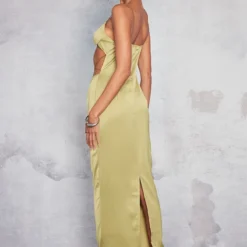Robe Longue Satinée Vert Olive à Découpes Et Bretelles -Pas Cher Robe Tendre Magasin 84e7c314a44dc181449881a513f2a93e8711ce0b cne1426 2