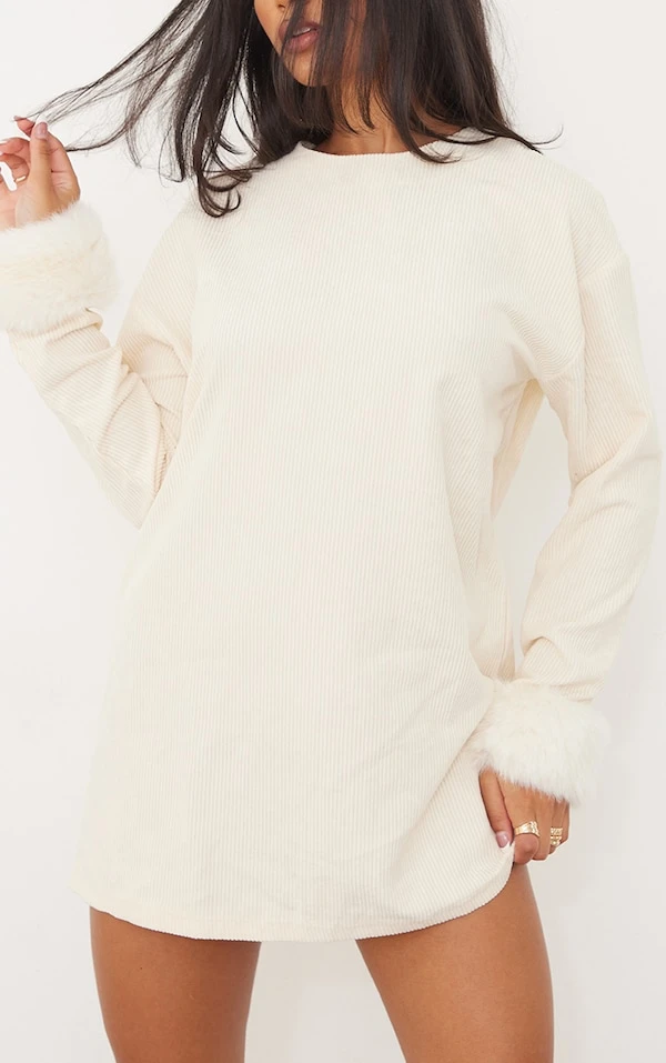 Robe Pull Oversize En Velours Côtelé Crème à Manchettes En Fausse Fourrure 4 Robe Pull Oversize En Velours Côtelé Crème à Manchettes En Fausse Fourrure – Image 4