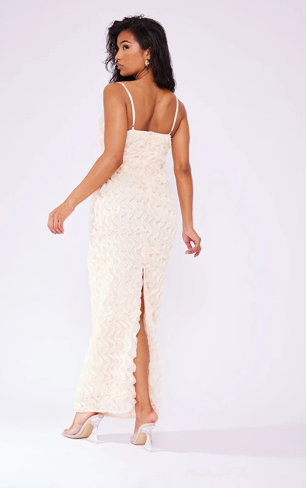 Robe Longue En Mousseline De Soie Crème Volantée à Col Bénitier Et Bretelles 2 Robe Longue En Mousseline De Soie Crème Volantée à Col Bénitier Et Bretelles – Image 2