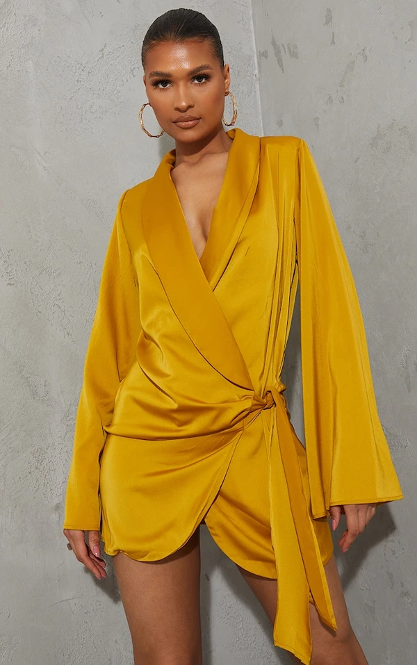 Robe Blazer Droite Chartreuse à Décolleté Très Plongeant Détail Noeud 3 Robe Blazer Droite Chartreuse à Décolleté Très Plongeant Détail Noeud – Image 3