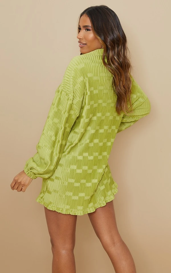 Robe Chemise Oversize Vert Olive Crêpée Et Plissée 2 Robe Chemise Oversize Vert Olive Crêpée Et Plissée – Image 2