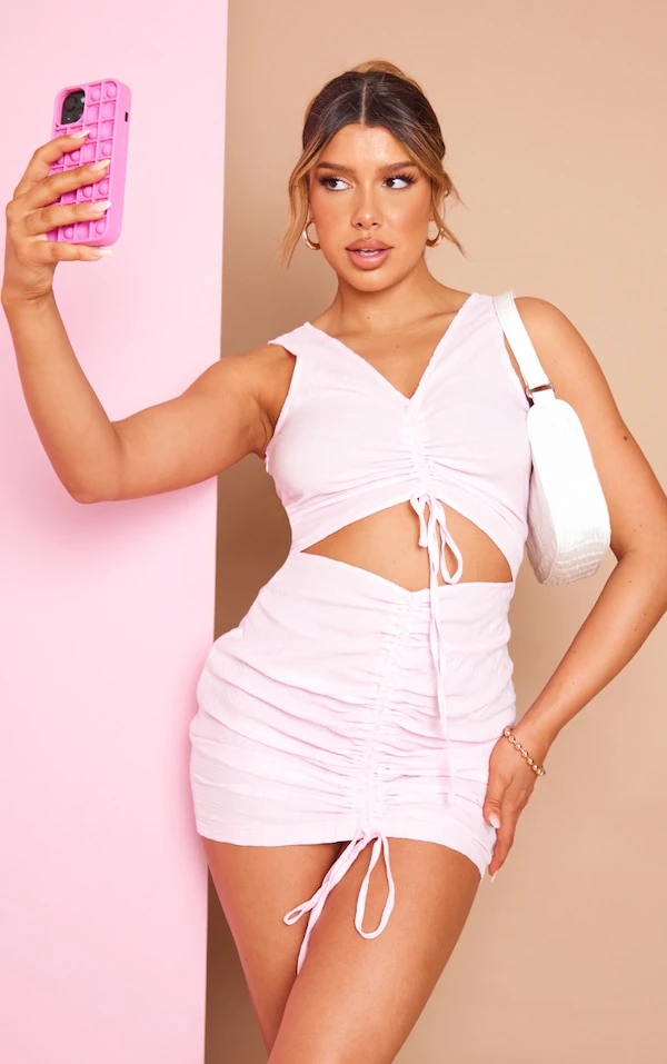 Robe Moulante Froncée Texturée Rose Découpée Sans Manches 1 Robe Moulante Froncée Texturée Rose Découpée Sans Manches